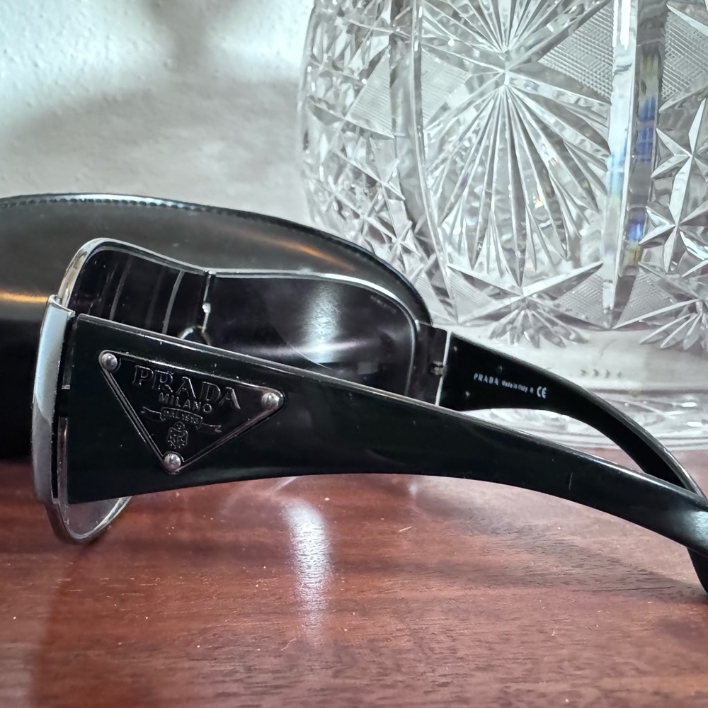 GUC Vintage 2000s Prada sunglasses black wraparound ombré , no case